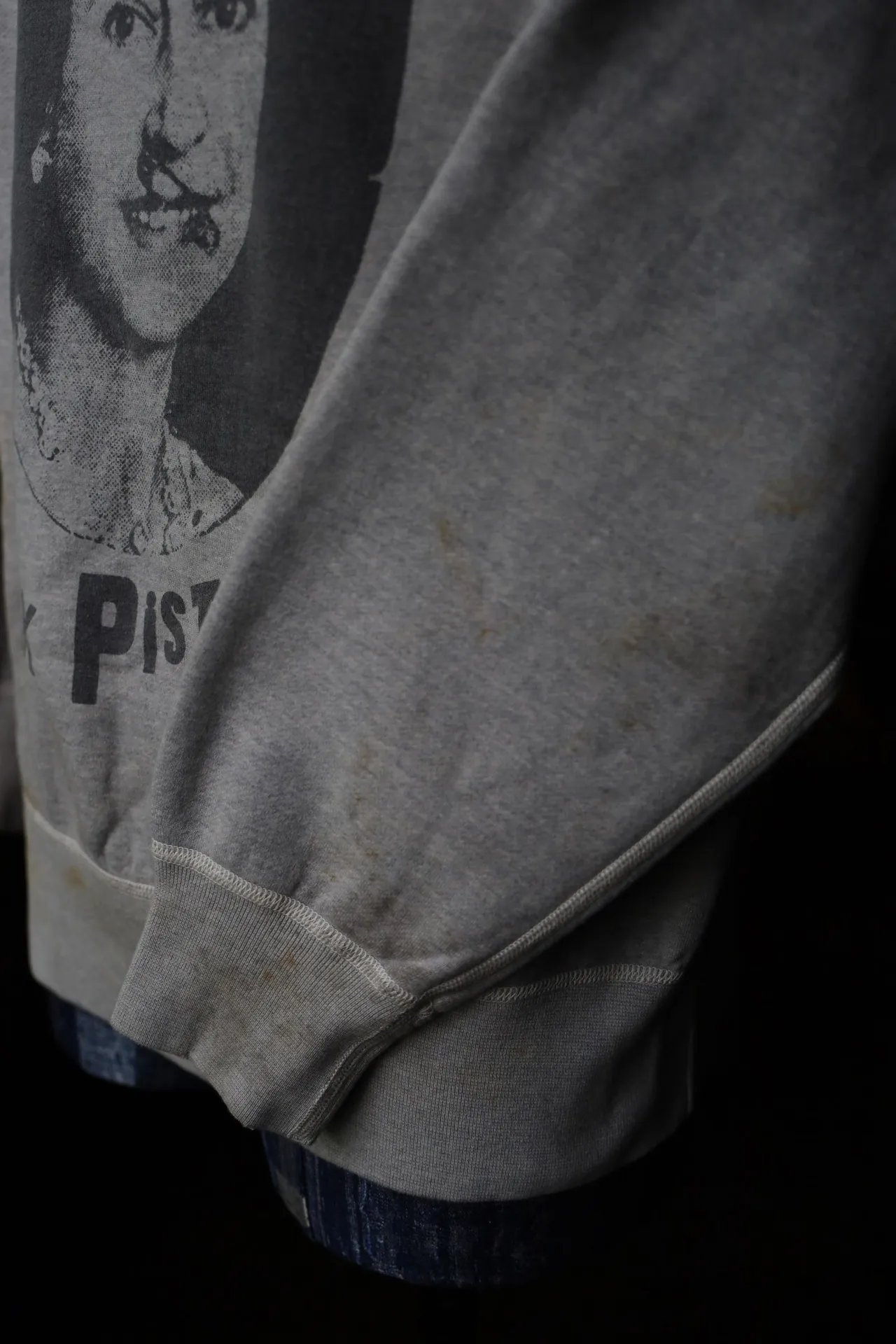 SAINT Mxxxxxx x SEX PISTOLS QUEEN SP_CREW SWT/GRAY band co-branded retro sweatshirt Queen's distressed sweatshirt with holes Distressed gray S-XL Retro distressed distressed hole wash treatment Hand-made graffiti treatment Factory four-needle six-thread boneless sewing Correct co-branded collar label/correct fruit label/wash water label/little angel label